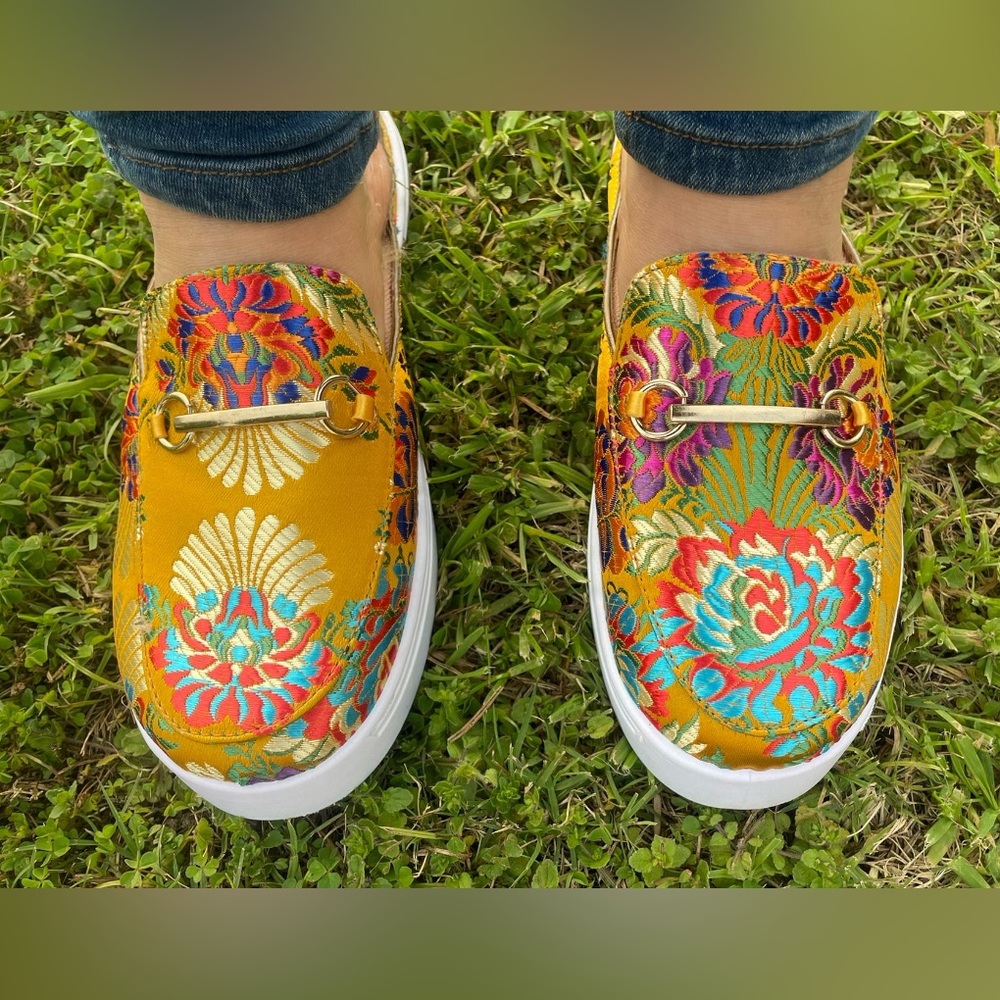 Floral Embroidered Loafers - Multicolor